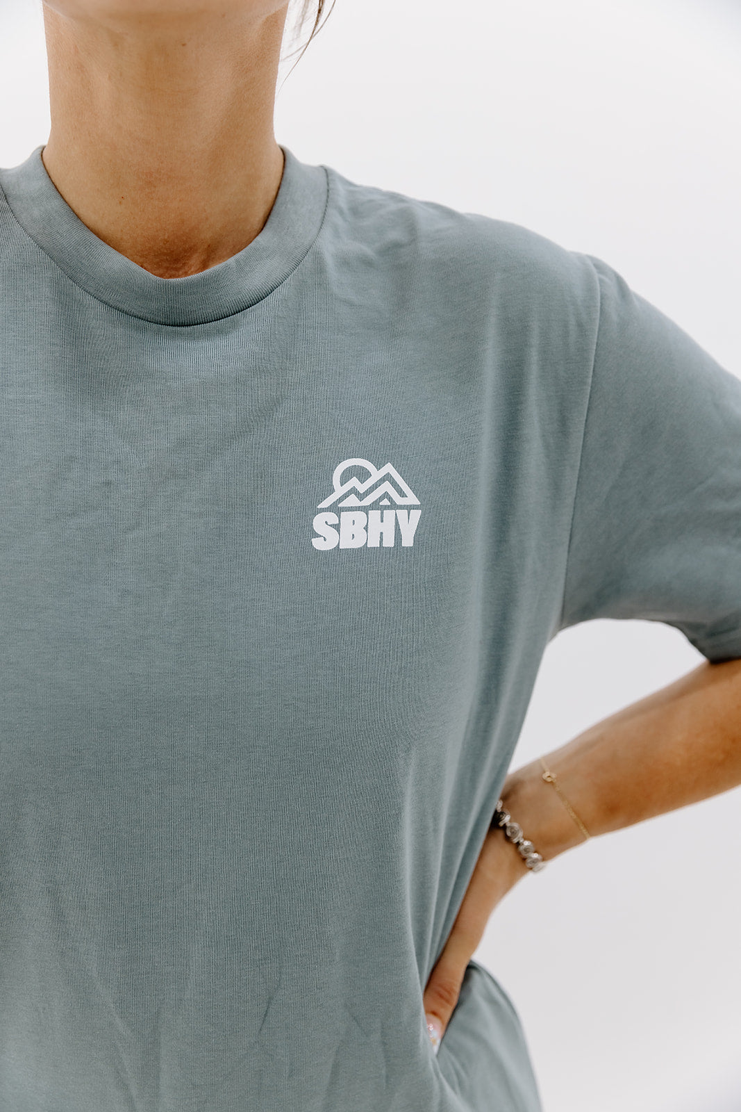 color: mineral | female