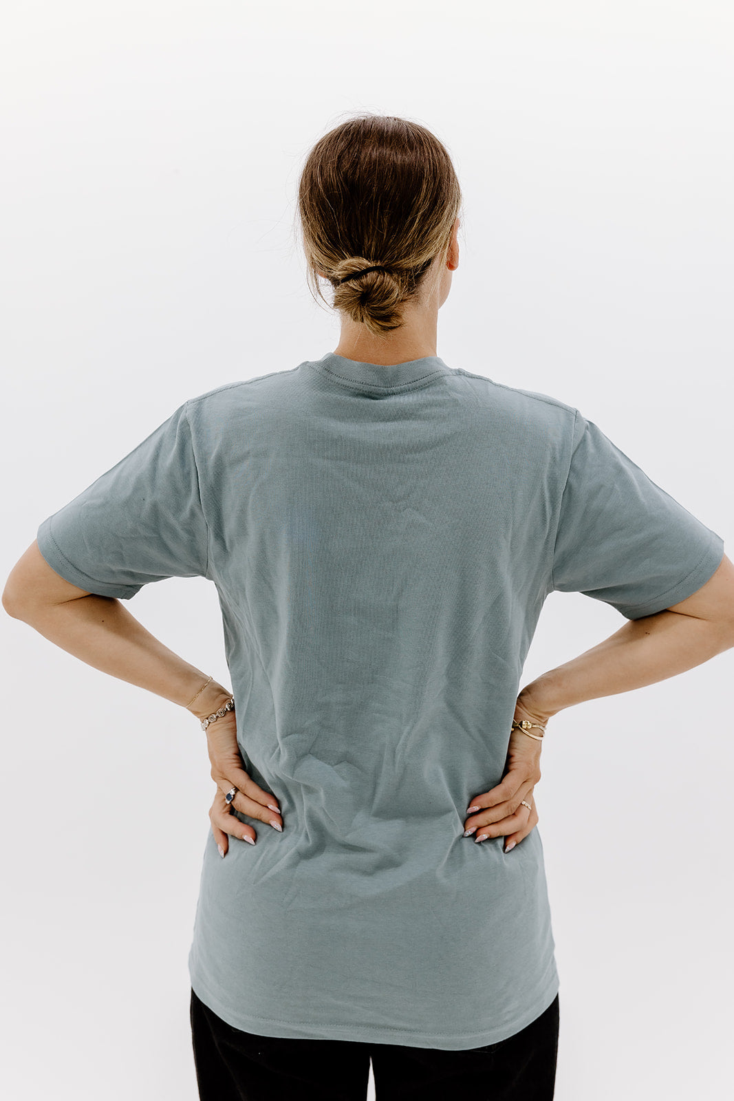 color: mineral | female